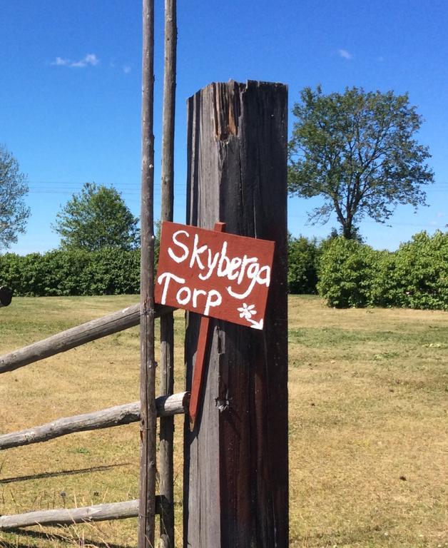 Skyberga Torp Kumla Villa Esterno foto